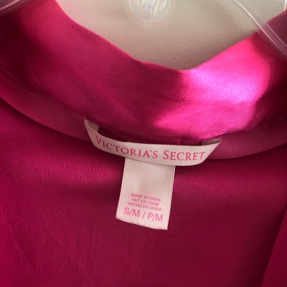 Satin Victoria’s Secret Short Kimono - Picture 2 of 2